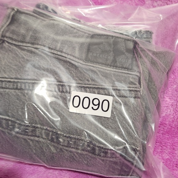 American Eagle Jeans Women's Size 2 High Rise Mom Jean Gray Distressed Raw Hem - Picture 13 of 13